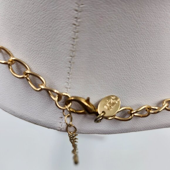 White Metal Fairy Necklace - Picture 8 of 9